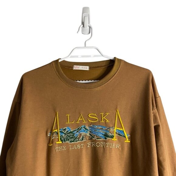 ROMWE Women's Brown Alaska The Front Frontier Embroidered Crewneck Sweatshirt - Picture 2 of 8